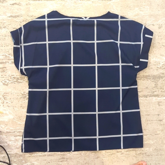 SHEIN Grid Print Short Sleeve Top - Picture 4 of 4